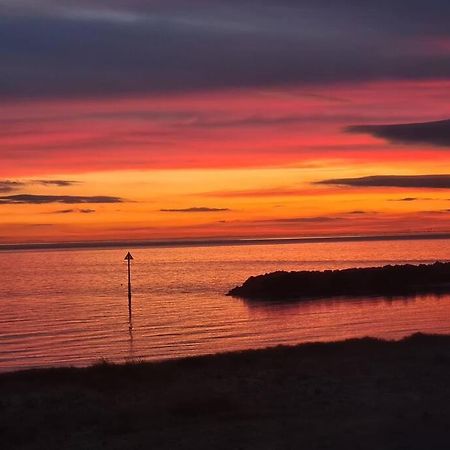 Awave From It All - Escape The City Life Jaywick Sands エクステリア 写真