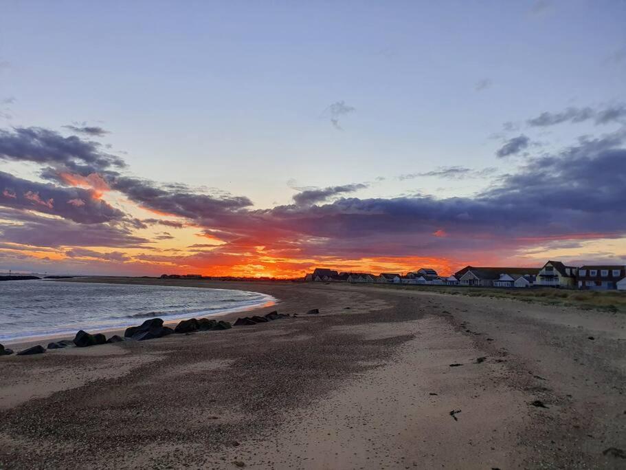 Awave From It All - Escape The City Life Jaywick Sands エクステリア 写真