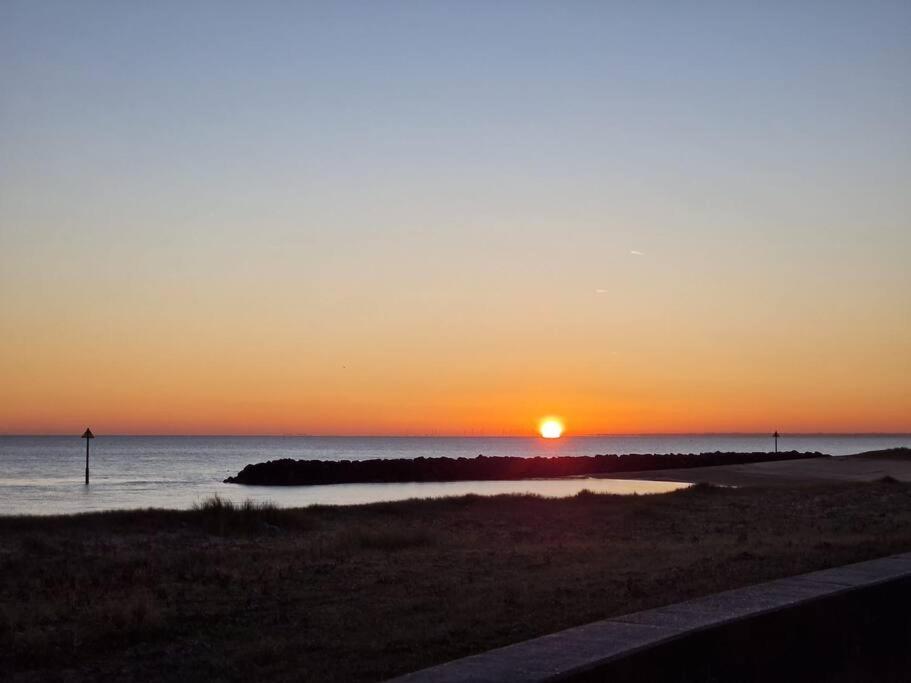 Awave From It All - Escape The City Life Jaywick Sands エクステリア 写真