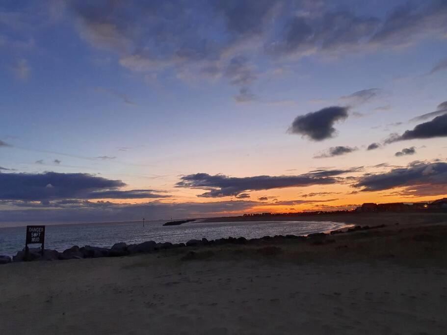 Awave From It All - Escape The City Life Jaywick Sands エクステリア 写真