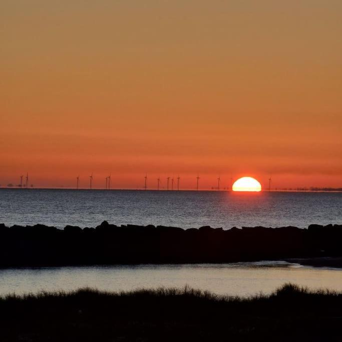 Awave From It All - Escape The City Life Jaywick Sands エクステリア 写真